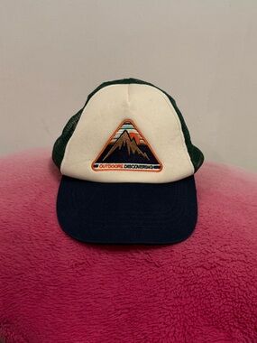 Zara boy hat in good cond
